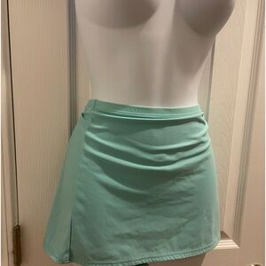 Matches one-pc listed.  Soft aqua flattering swim coverup/skirt Sz M.